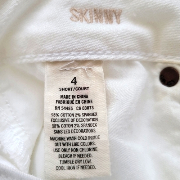 AEO | 4-SHORT White Skinny Jeans w/ Cream Embroidered Pattern EUC - Picture 8 of 14